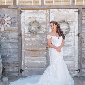 Elegant White Lace Wedding Dress